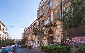 Modern Duplex With Balcony By Wonderful Italy